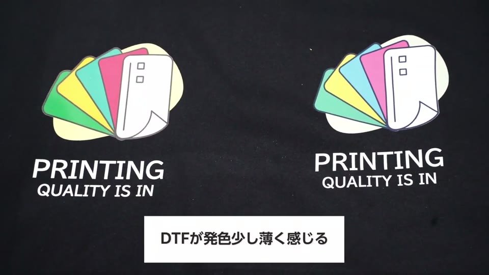 ネイビーのスウェットに同じカラフルなカードのイラストを白トナーとDTFで並べて転写した様子
