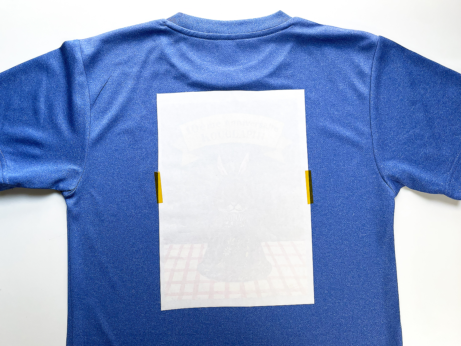 Tシャツに転写紙を耐熱テープで固定